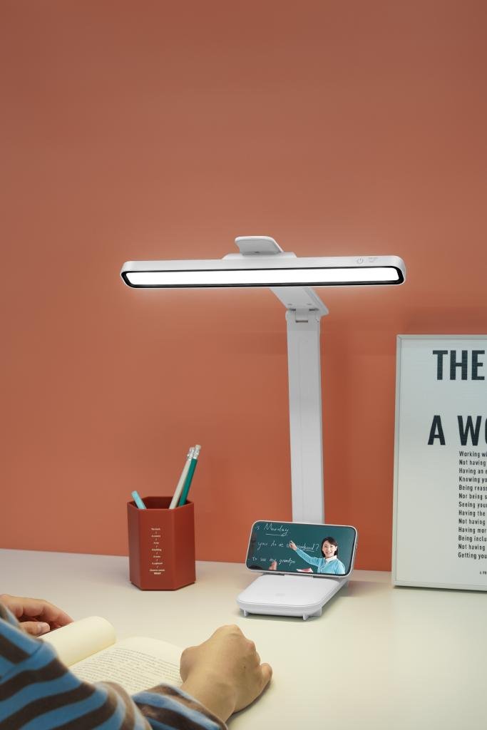 LAMPARA TIPO ESCRITORIO XO-OZ07 PLEGABLE Y C/CONTROL